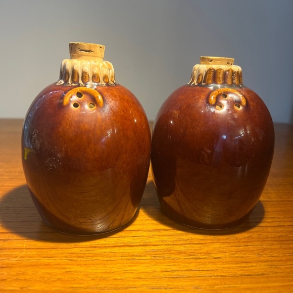 VINTAGE HULL POTTERY Little Brown Jug Salt & Pepper 4", tall brown drip glaze - Picture 8 of 8